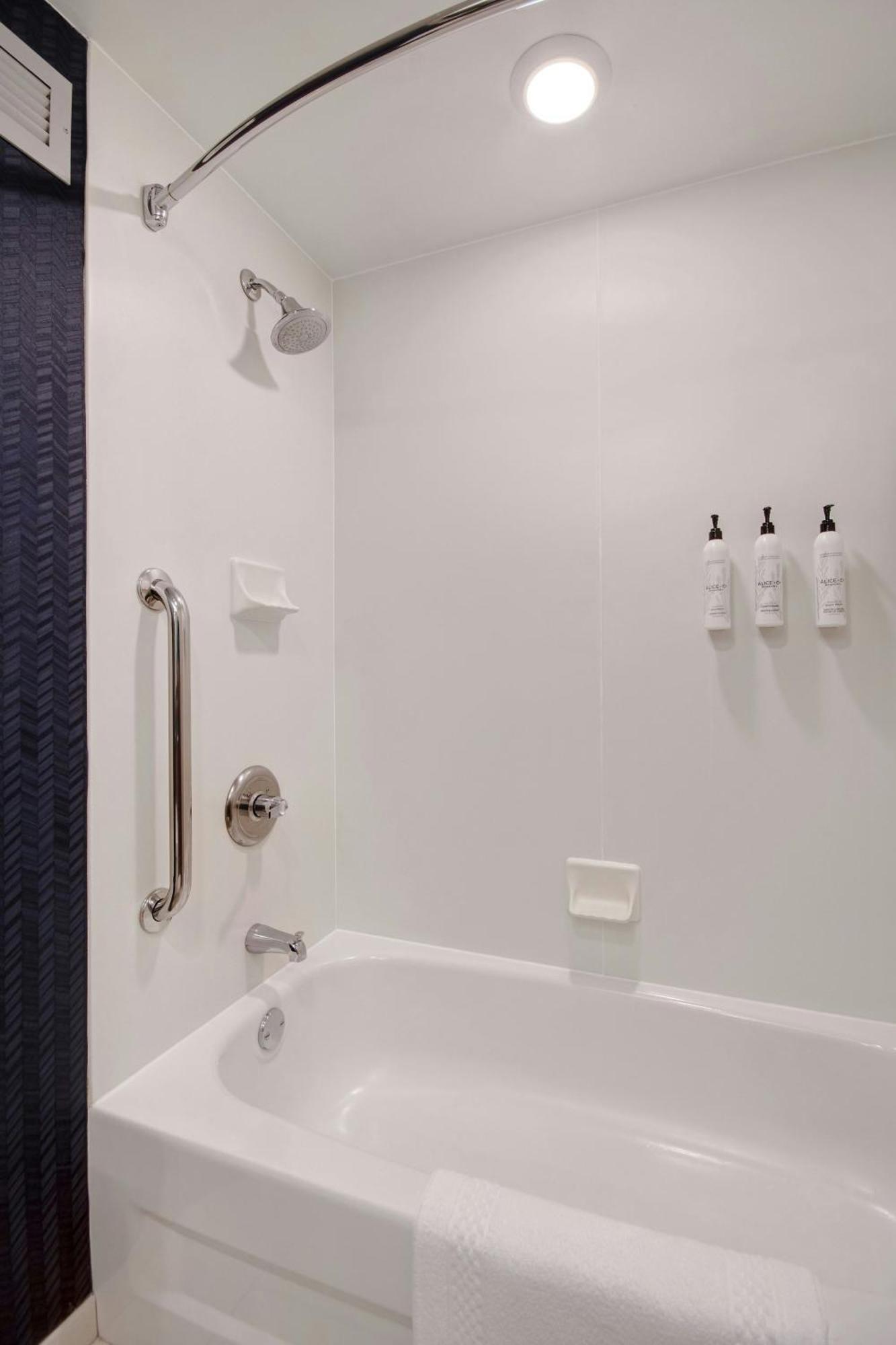 Fairfield Inn And Suites By Marriott Rochester West/Greece Exterior photo